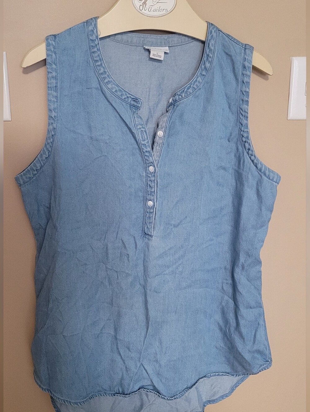 💜2 for $10💜 Bundle and save Liz Claiborne Light Blue Sleeveless Tank